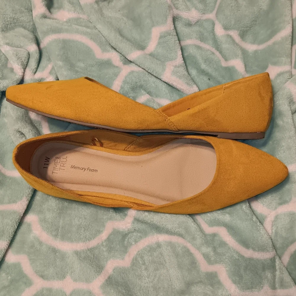 Time and Tru Yellow Pointed Toe Wide Width Flats